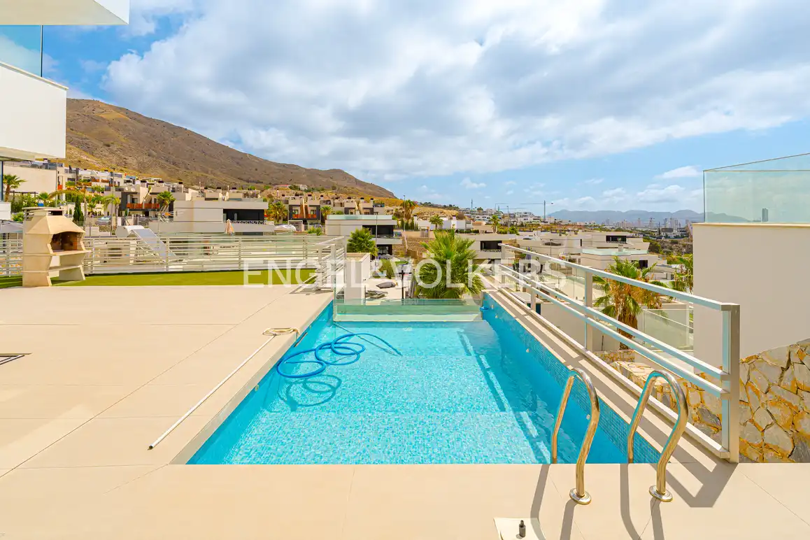 Casa con piscina en venta en Balcón de Finestrat - Terra Marina