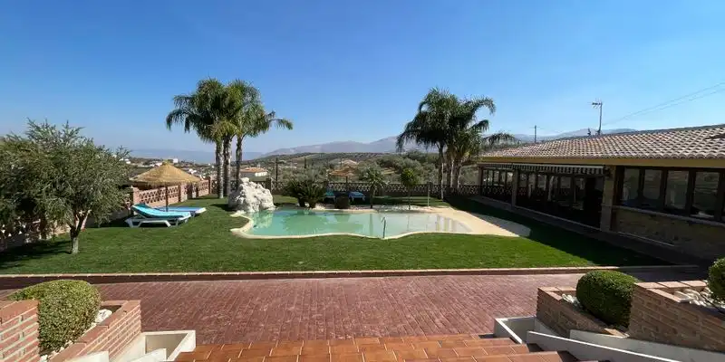 Piscina de Casa o xalet en venda en Loja amb Aire condicionat, Jardí privat i Terrassa