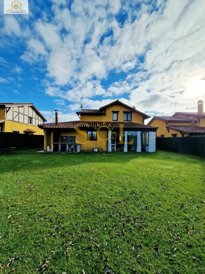 Jardín de Casa o chalet en venta en Villaquilambre con Calefacción, Jardín privado y Parquet