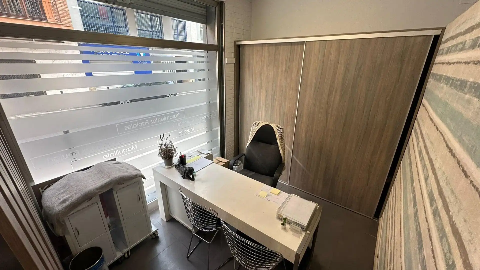 Business premises for transfer in Calle MIGUEL SERVET, imagen 2