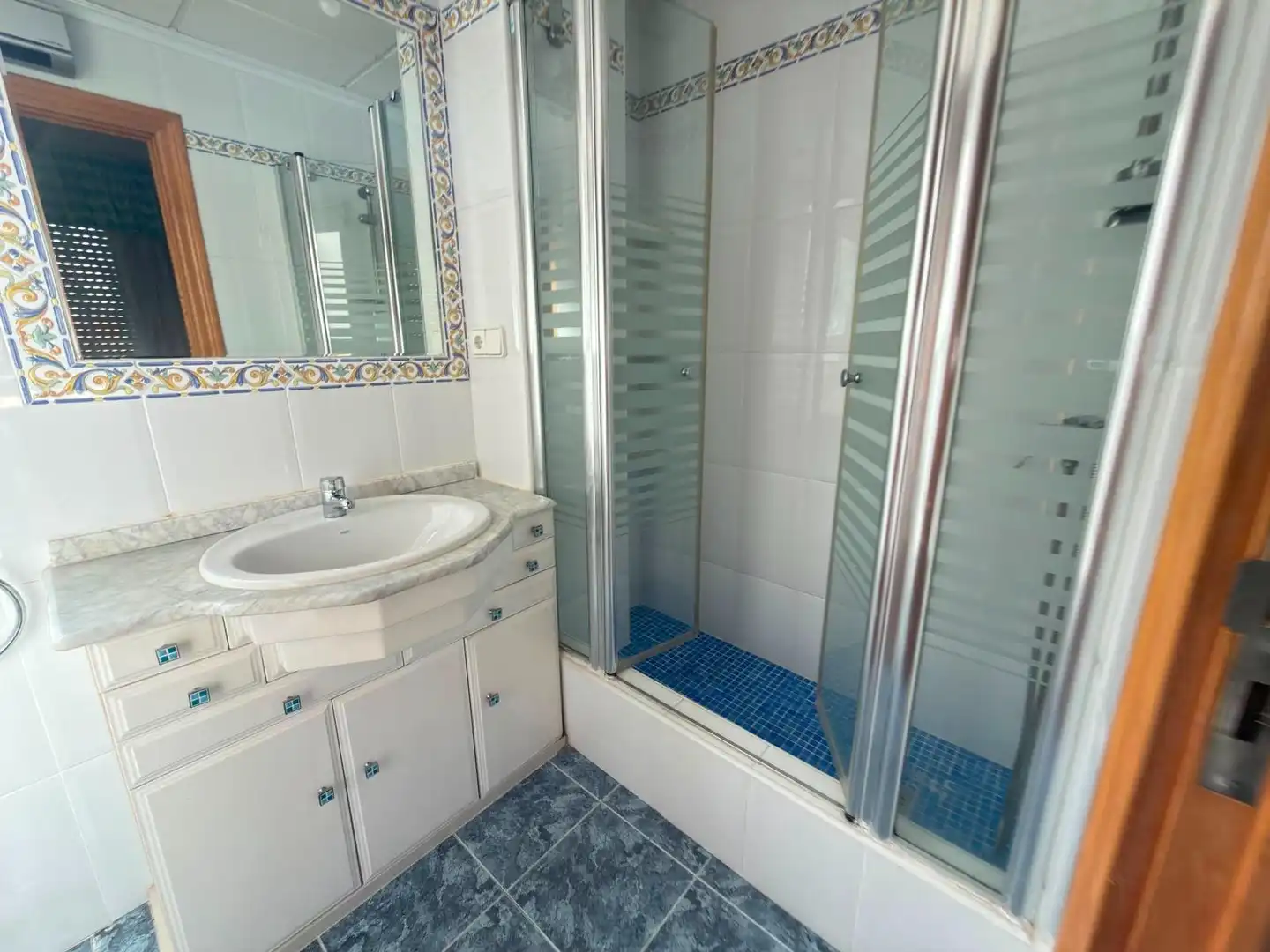 Bany de Edifici en venda en Alicante / Alacant
