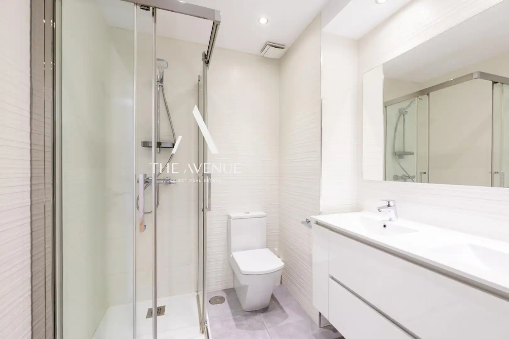 Baño de Piso en venta en Madrid con Aire acondicionado, Calefacción y Jardín privado