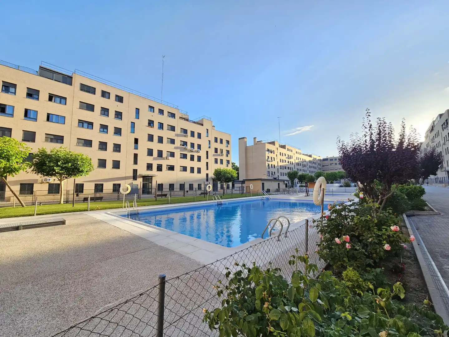Piscina de Piso en venta en Parla con Aire acondicionado, Calefacción y Jardín privado