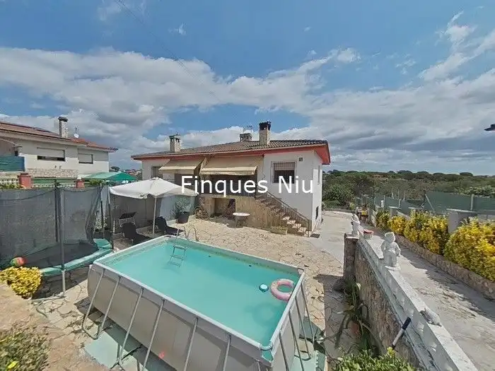 Chalet con jardín en venta en Avinguda Antonio Machado 2