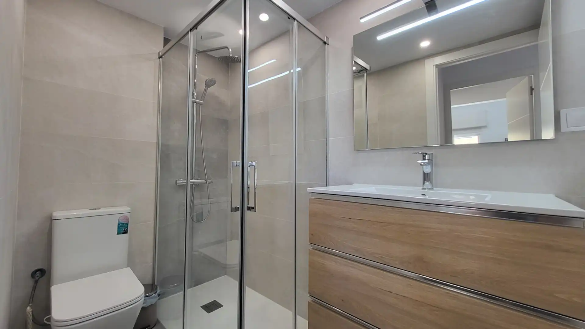 Bathroom of Flat for sale in Málaga  with Air Conditioner