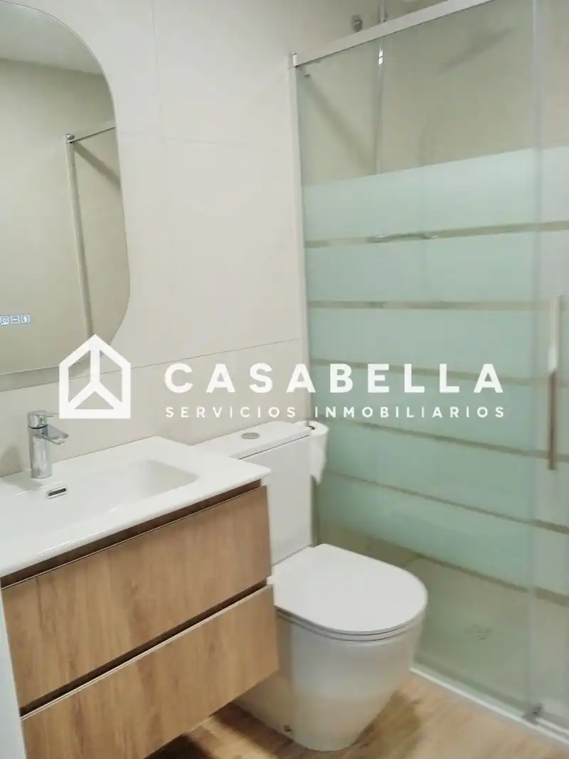 Badezimmer von Wohnung zur Miete in Valencia mit Klimaanlage, Terrasse und Möbliert
