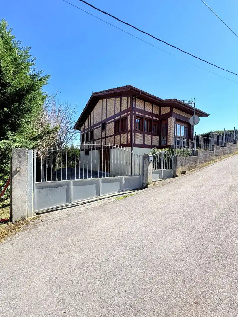 Vista exterior de Casa o chalet en venta en Valle de Villaverde con Calefacción, Parquet y Terraza