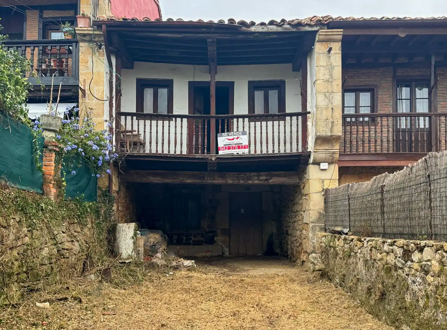 Vista exterior de Casa adosada en venda en Comillas (Cantabria) amb Jardí privat i Terrassa