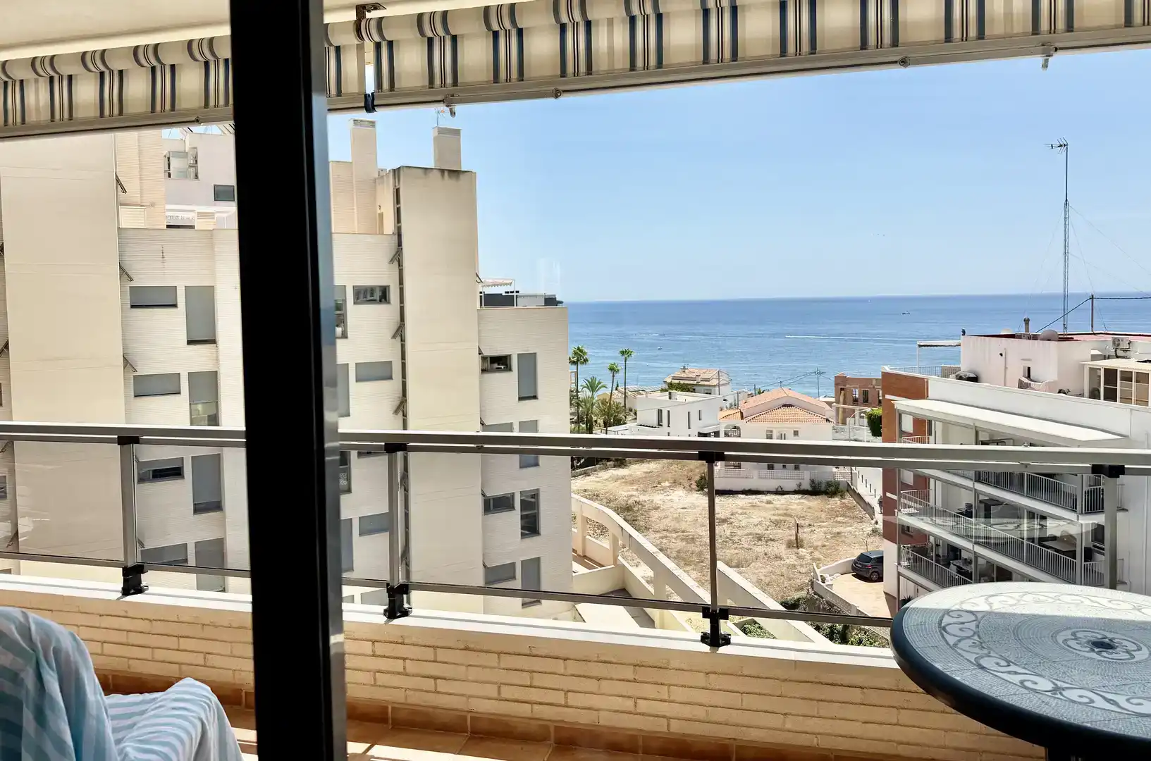 Terrasse von Wohnung zur Miete in Calpe / Calp mit Klimaanlage, Privatgarten und Abstellraum