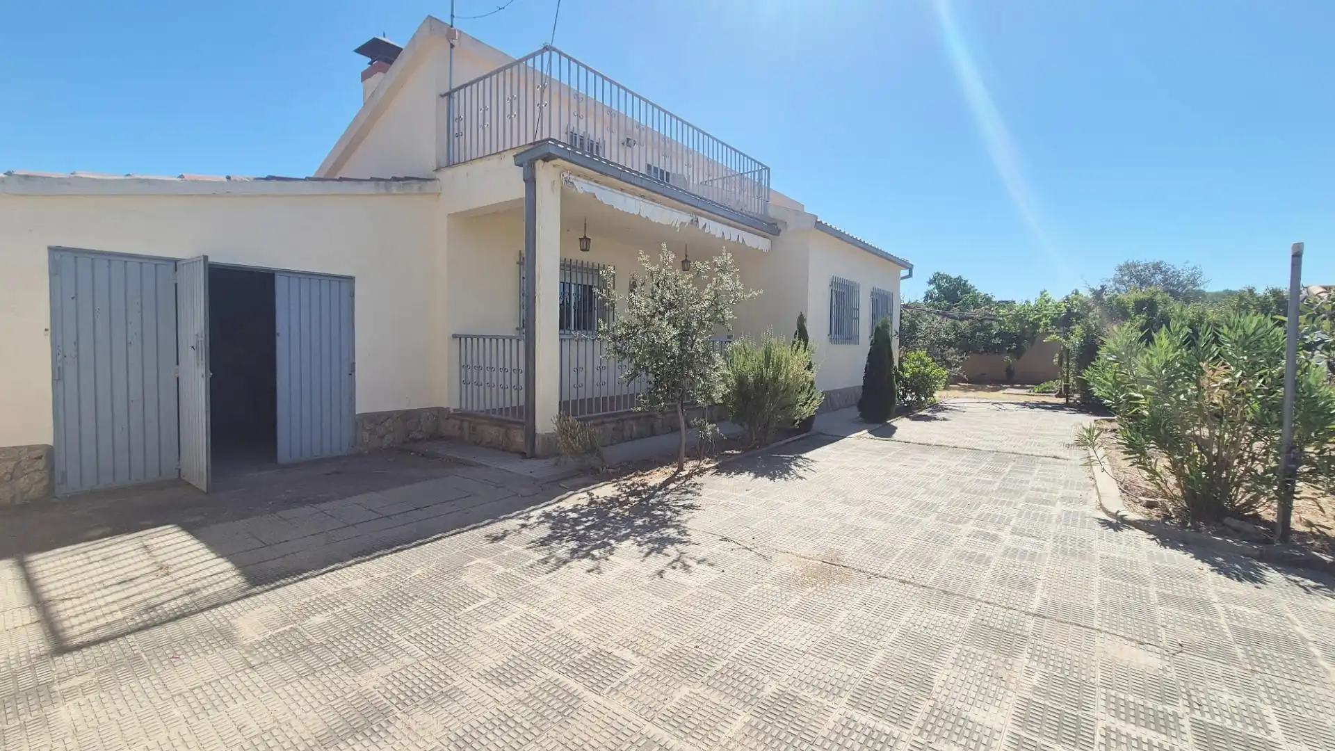 Exterior view of Houses for sale in Calvarrasa de Abajo  with Heating, Storage room and Furnished