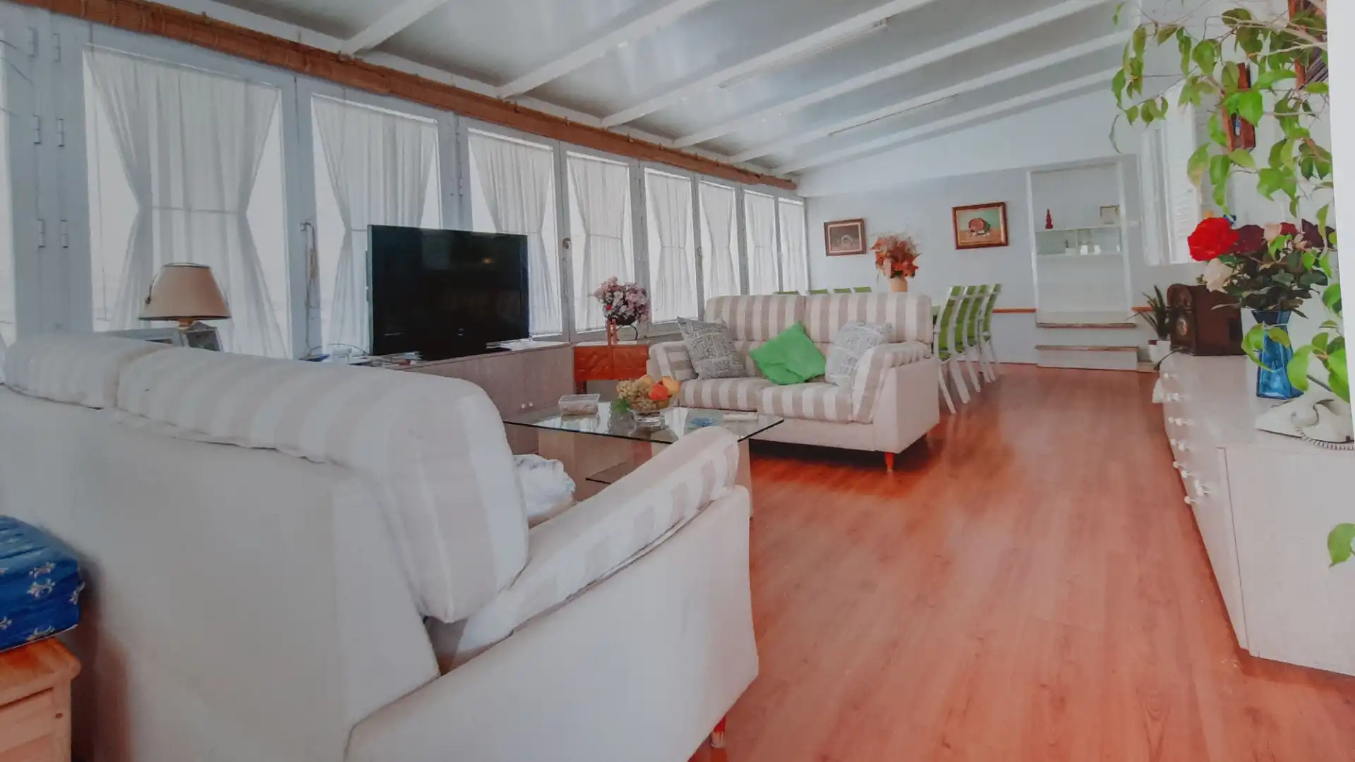 Sala de estar de Casa adosada en venta en Lucena con Aire acondicionado, Calefacción y Jardín privado