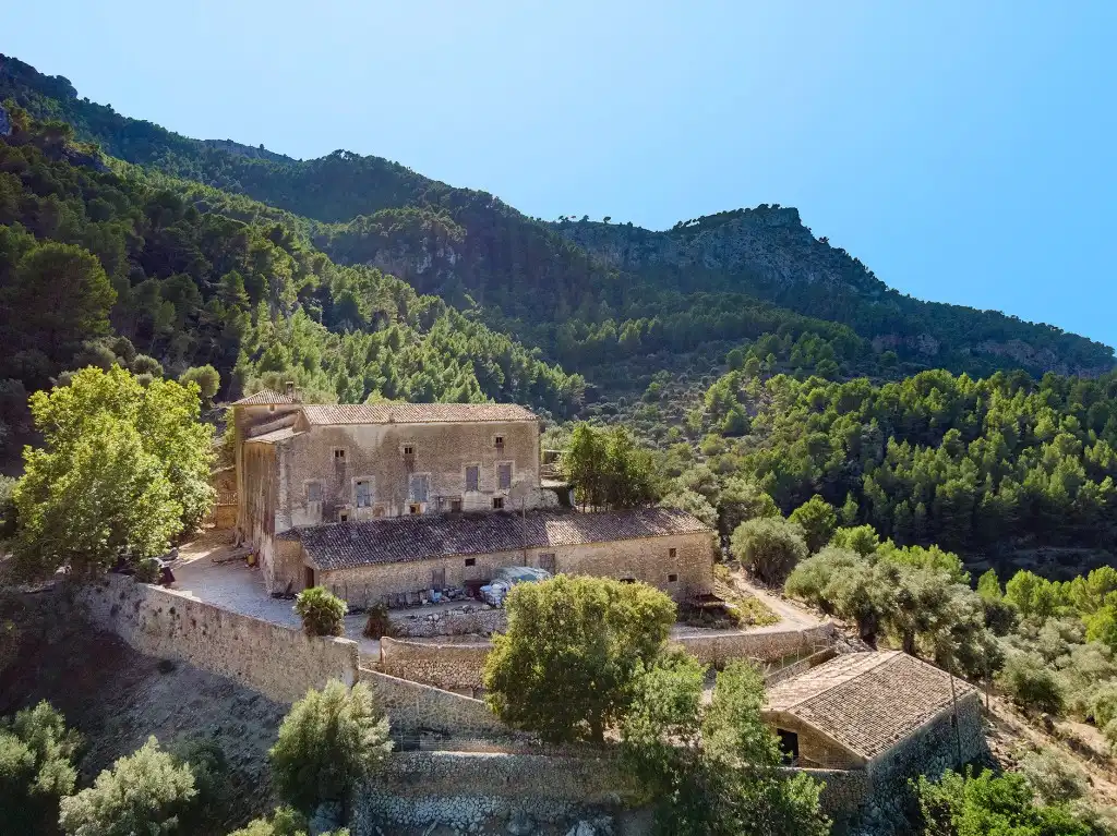 Vista exterior de Finca rústica en venda en Estellencs amb Jardí privat i Terrassa