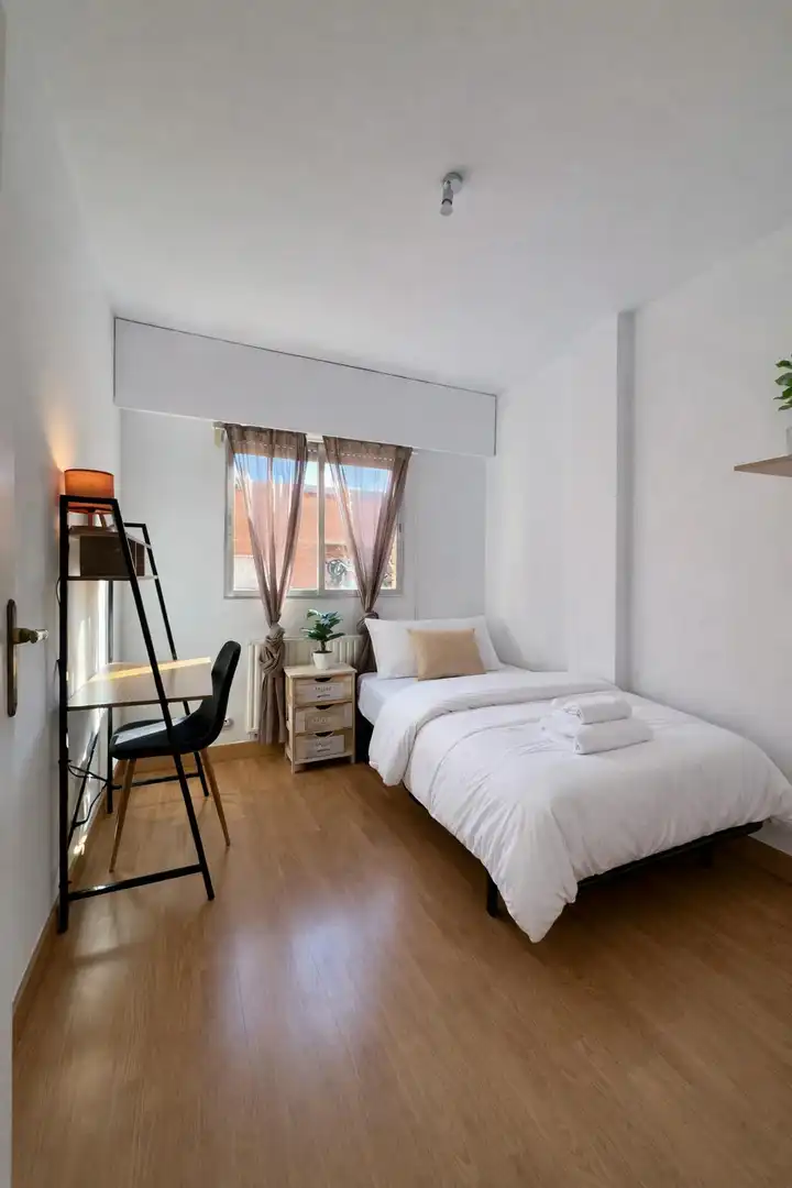 Bedroom of Flat for share in Alcobendas  with Heating, Private garden and Furnished