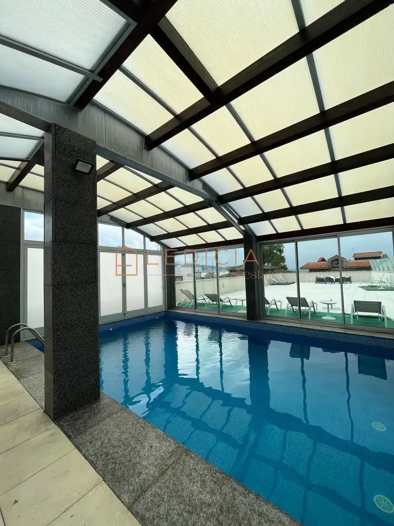 Piscina de Pis de lloguer en Nigrán amb Calefacció, Parquet i Terrassa