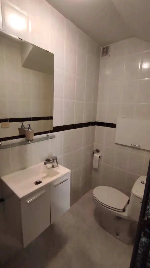 Badezimmer von Geschaftsraum zur Miete in Eibar mit Klimaanlage, Heizung und Möbliert