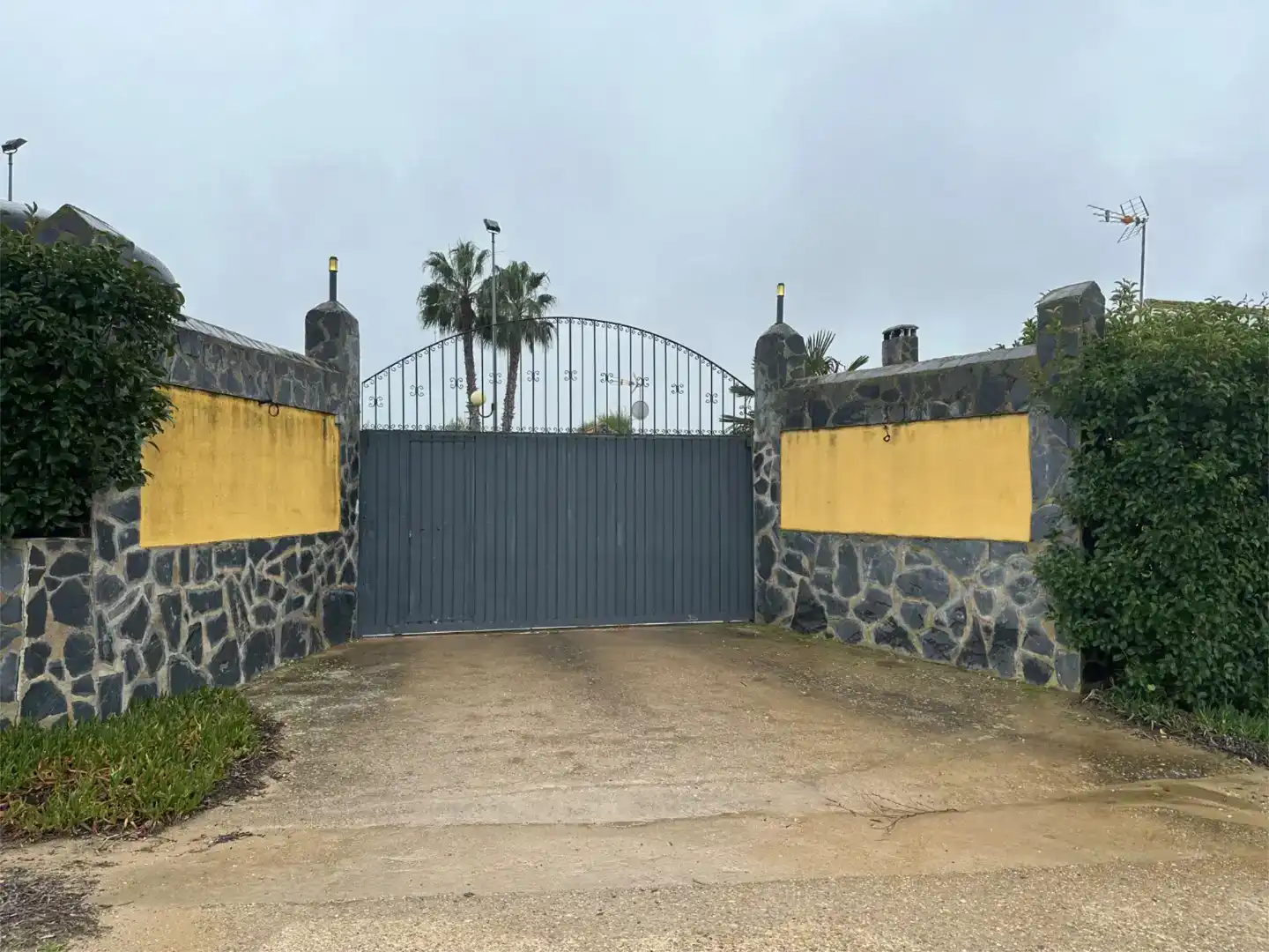 Außenansicht von Wohnung zur Miete in Valverde de Leganés mit Klimaanlage, Privatgarten und Schwimmbad