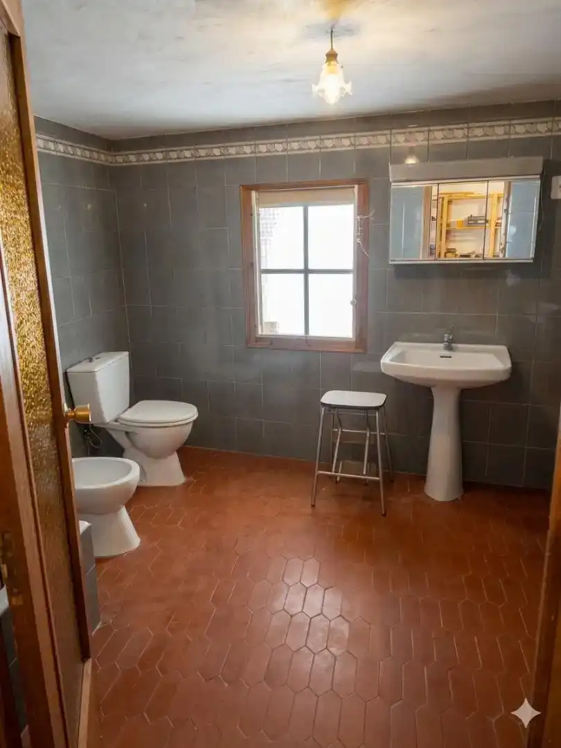 Bany de Casa adosada en venda en Torroja del Priorat amb Traster i Moblat