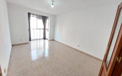 Living room of Flat for sale in Fuenlabrada  with Terrace and Balcony