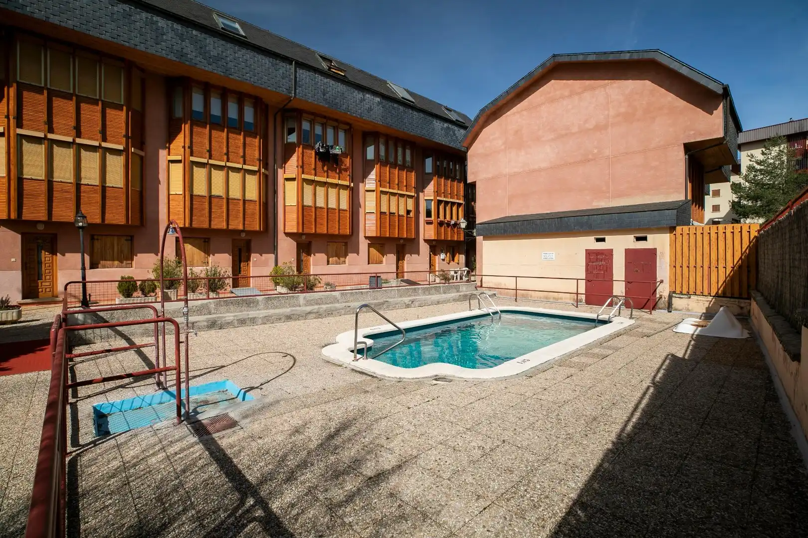Swimming pool of Flat for sale in Jaca  with Heating, Parquet flooring and Storage room