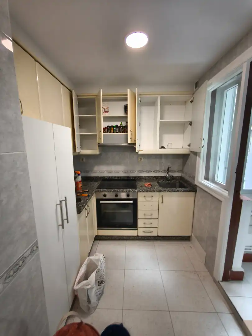 Cocina de Piso de alquiler en Santiago de Compostela  con Calefacción, Parquet y Amueblado