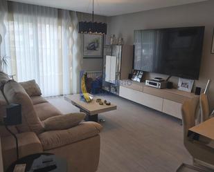 Sala d'estar de Apartament en venda en León Capital  amb Calefacció, Terrassa i Traster