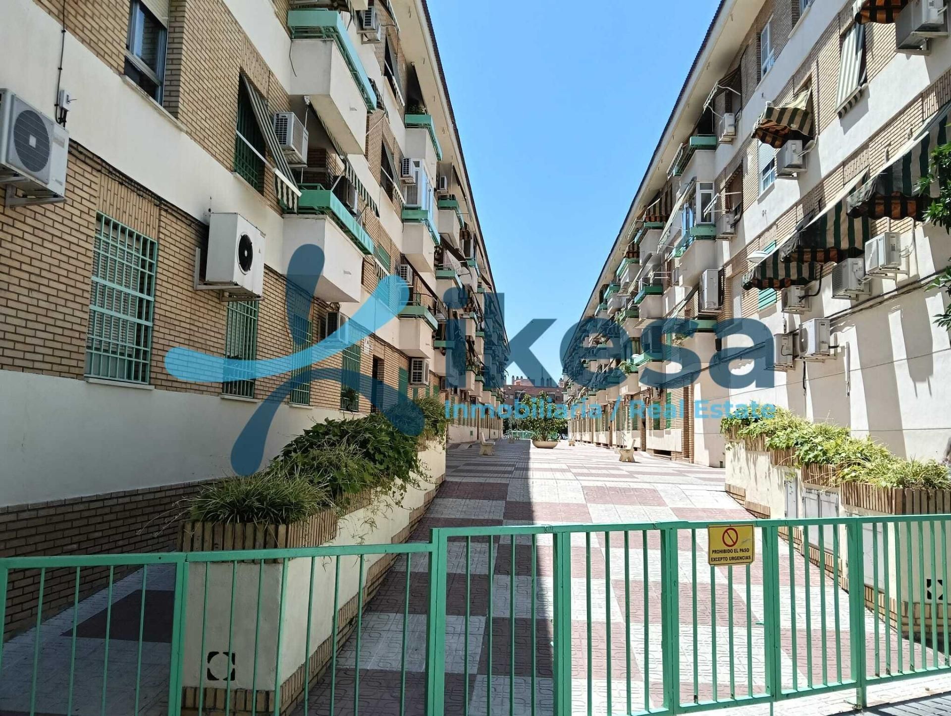 Vista exterior de Piso en venta en  Córdoba Capital con Balcón