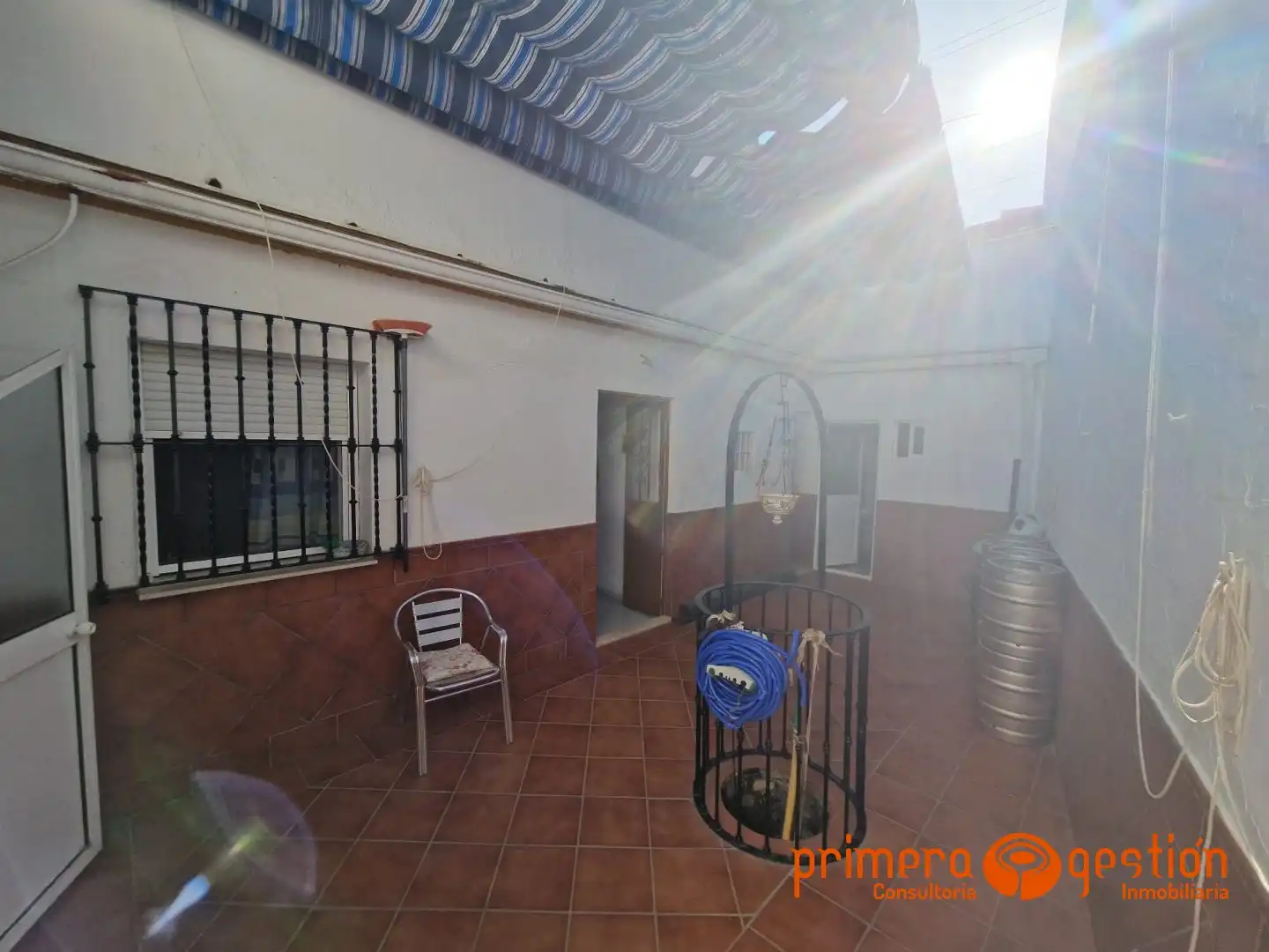 Vista exterior de Casa o xalet en venda en Lora del Río amb Aire condicionat, Calefacció i Terrassa