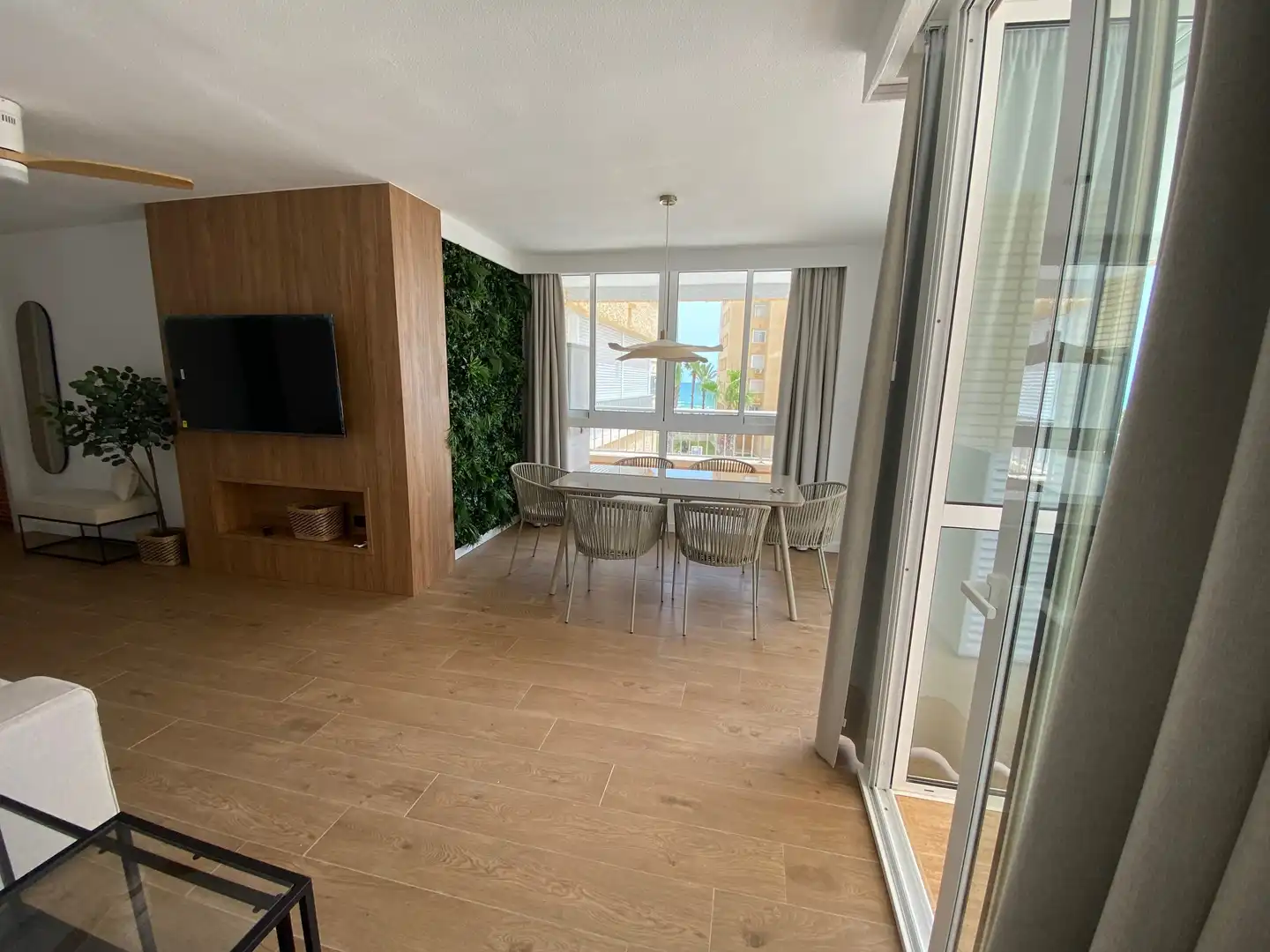 Sala de estar de Piso de alquiler en Alicante / Alacant con Aire acondicionado, Calefacción y Jardín privado