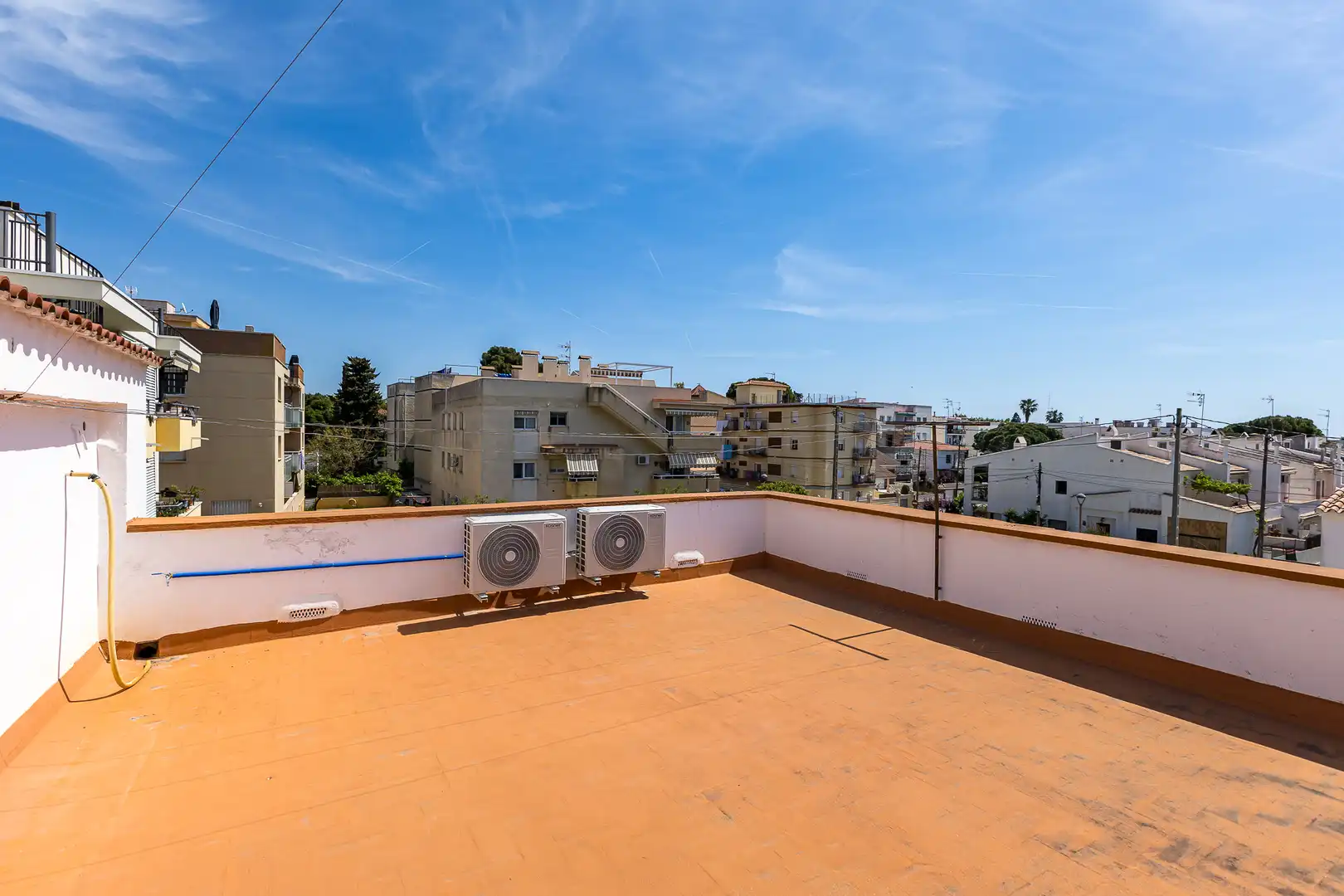 Terrassa de Casa adosada en venda en Cubelles amb Aire condicionat, Calefacció i Jardí privat