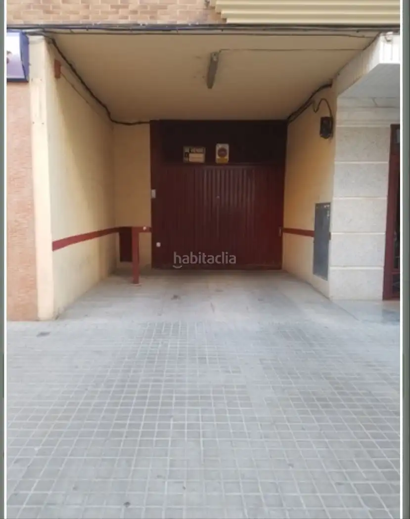 Individual to rent in Plaça Poligono 46 81