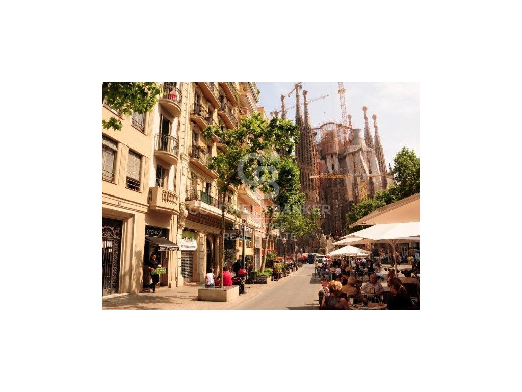 Exterior view of Attic for sale in  Barcelona Capital  with Air Conditioner, Terrace and Oven