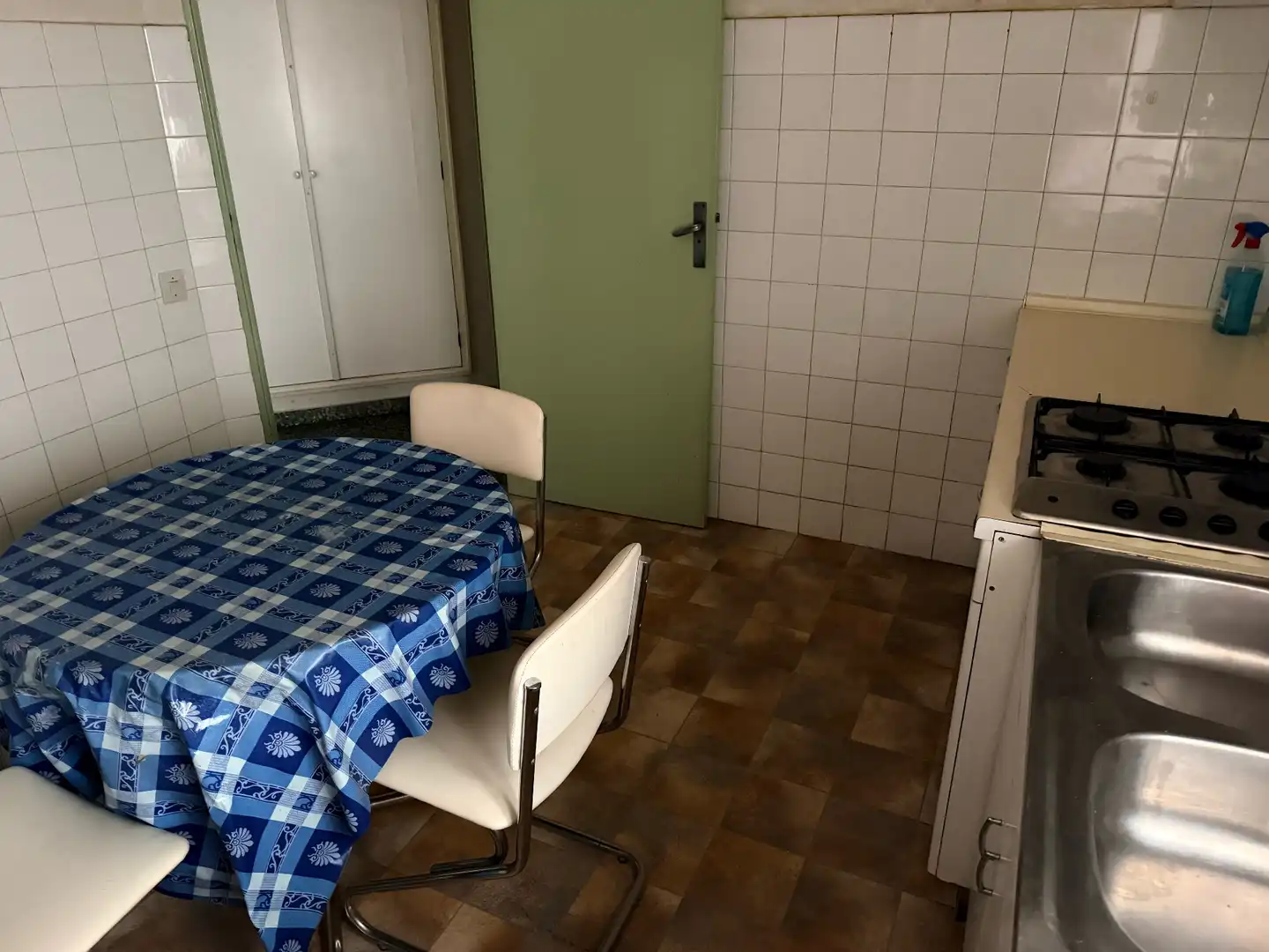 Cuina de Pis en venda en León Capital  amb Calefacció, Terrassa i Moblat