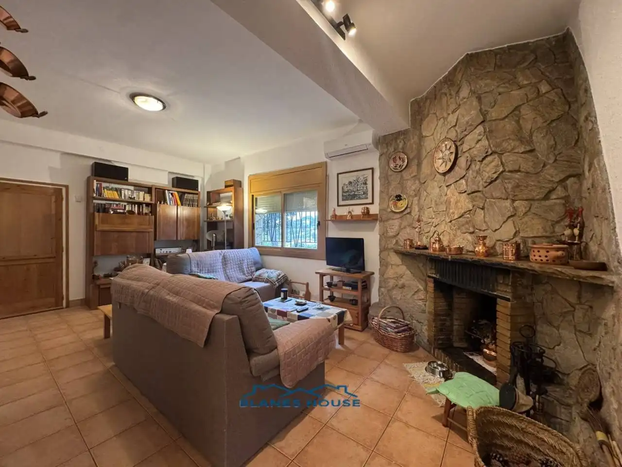 Sala d'estar de Casa o xalet en venda en Tordera amb Aire condicionat, Jardí privat i Terrassa