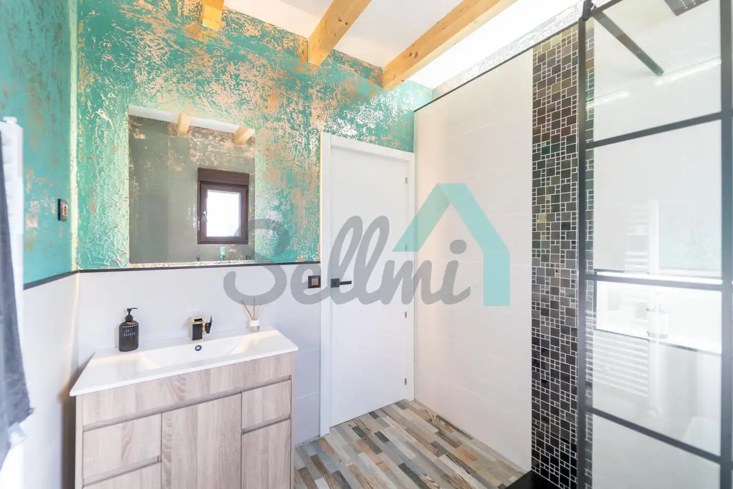Baño de Casa o chalet de alquiler en Mieres (Asturias) con Calefacción, Terraza y Amueblado