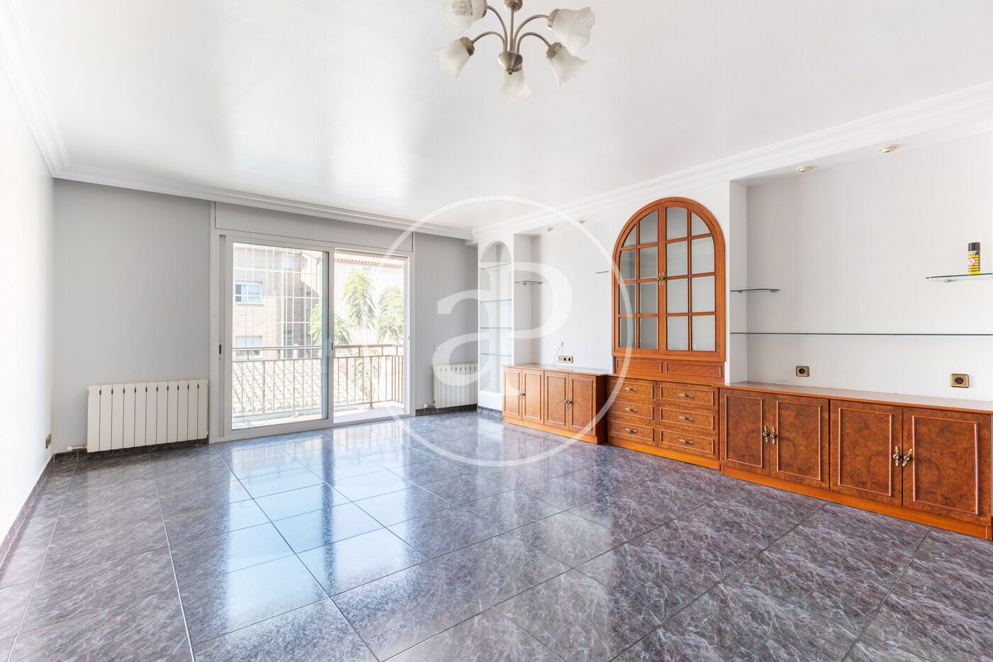 Sala de estar de Casa adosada en venta en Cerdanyola del Vallès con Aire acondicionado, Calefacción y Terraza