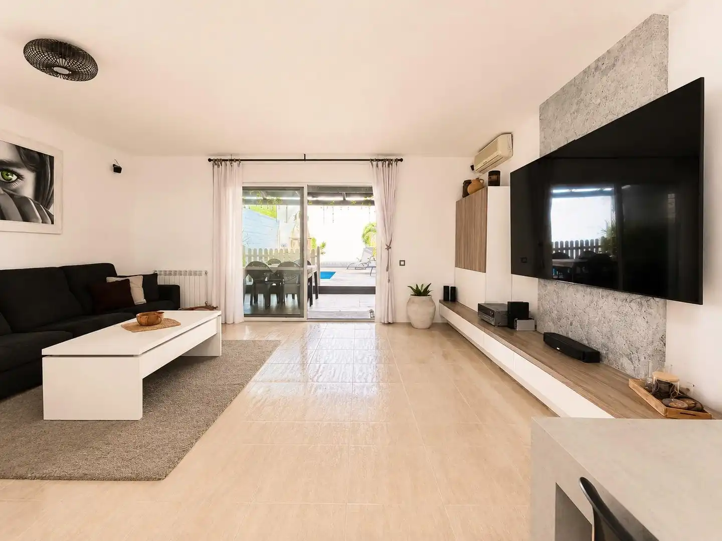 Sala de estar de Casa adosada en venta en Castellbisbal con Calefacción, Jardín privado y Terraza