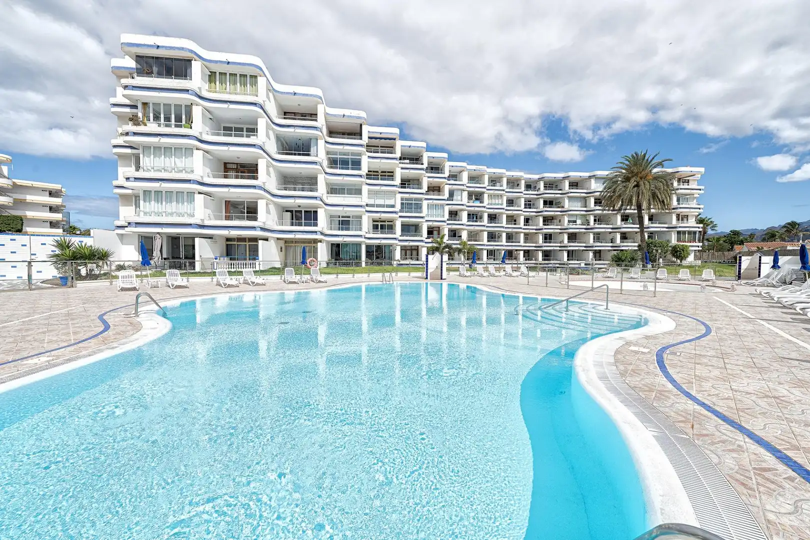 Piscina de Apartamento de alquiler en San Bartolomé de Tirajana con Amueblado, Balcón y Piscina comunitaria