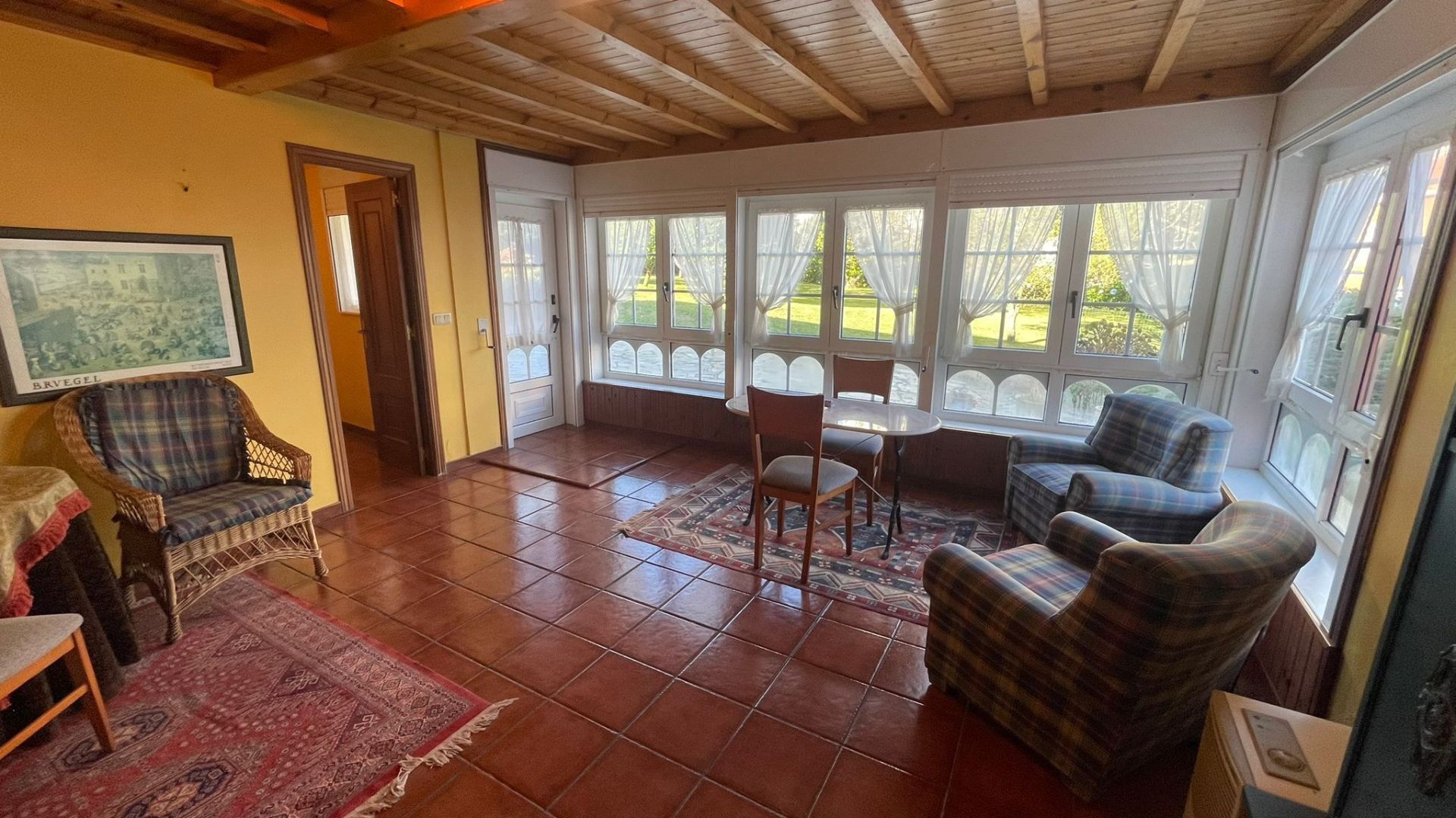 Sala d'estar de Casa o xalet en venda en Ferrol amb Calefacció, Jardí privat i Moblat