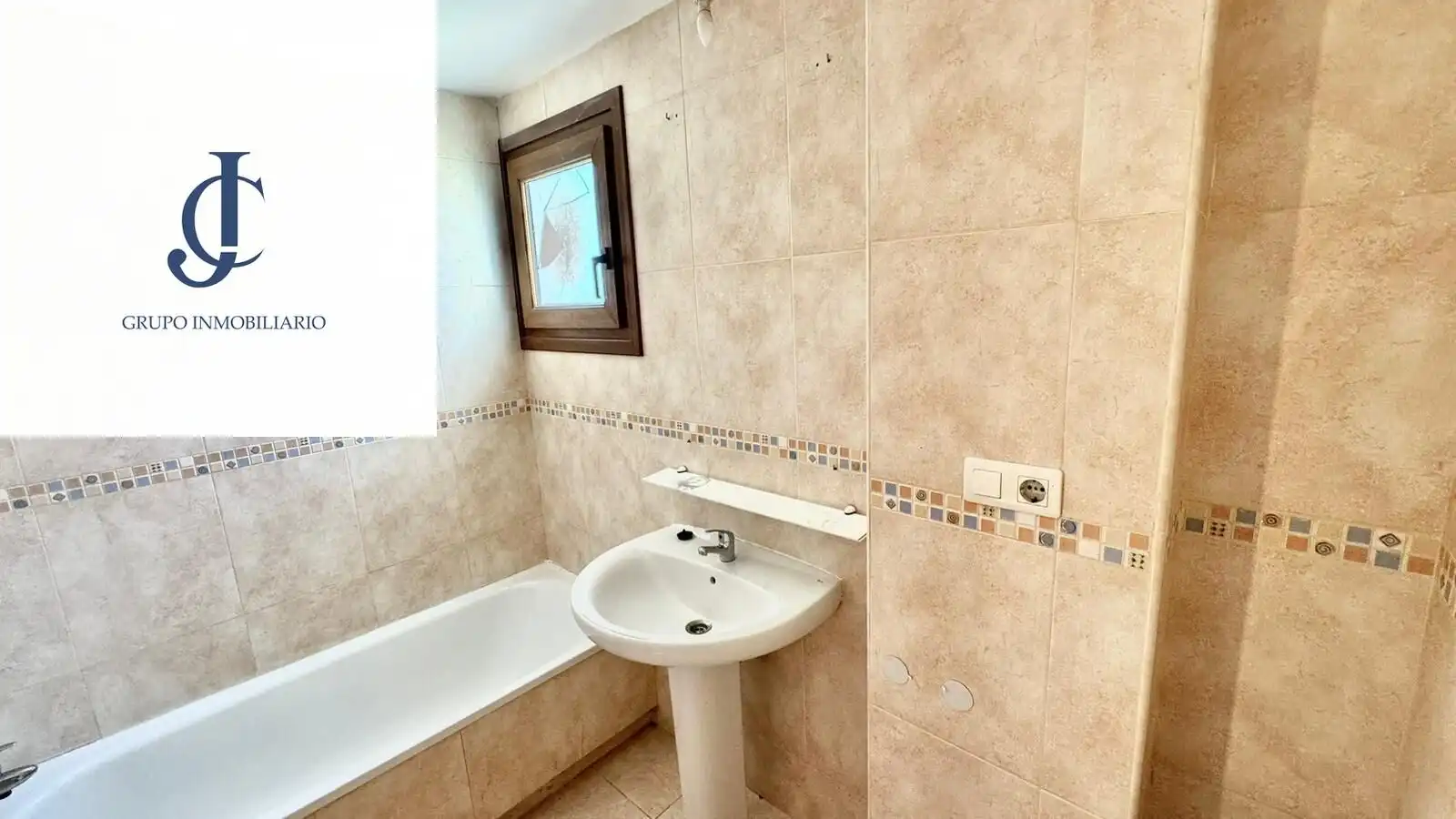 Casa aparellada en venda a UR6 15, imagen 11