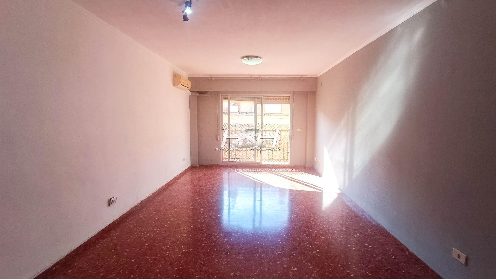 Sala d'estar de Pis en venda en Burjassot amb Aire condicionat i Balcó