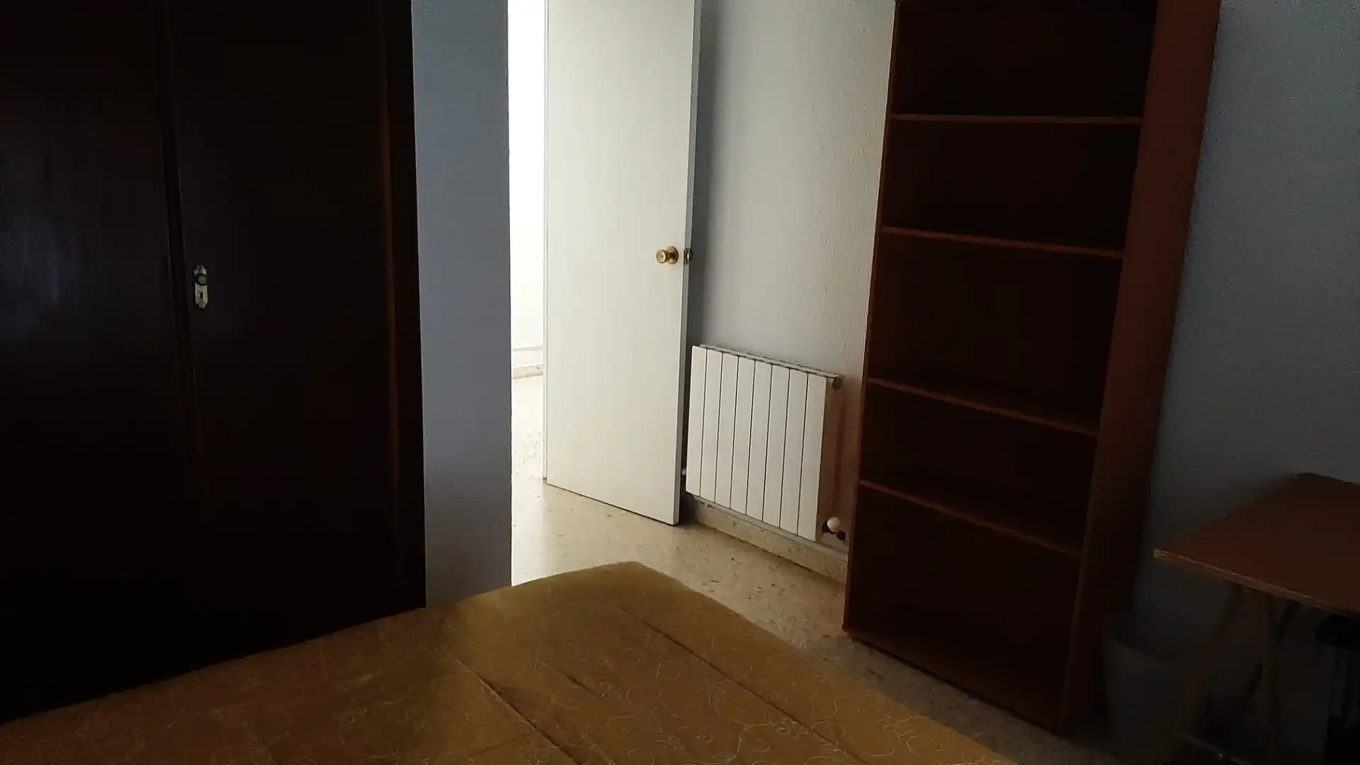 Dormitori de Pis de lloguer en Granada amb Calefacció, Moblat i Forn