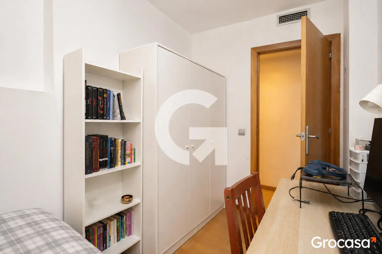 Bedroom of Duplexes for sale in L'Hospitalet de Llobregat  with Air Conditioner, Heating and Terrace