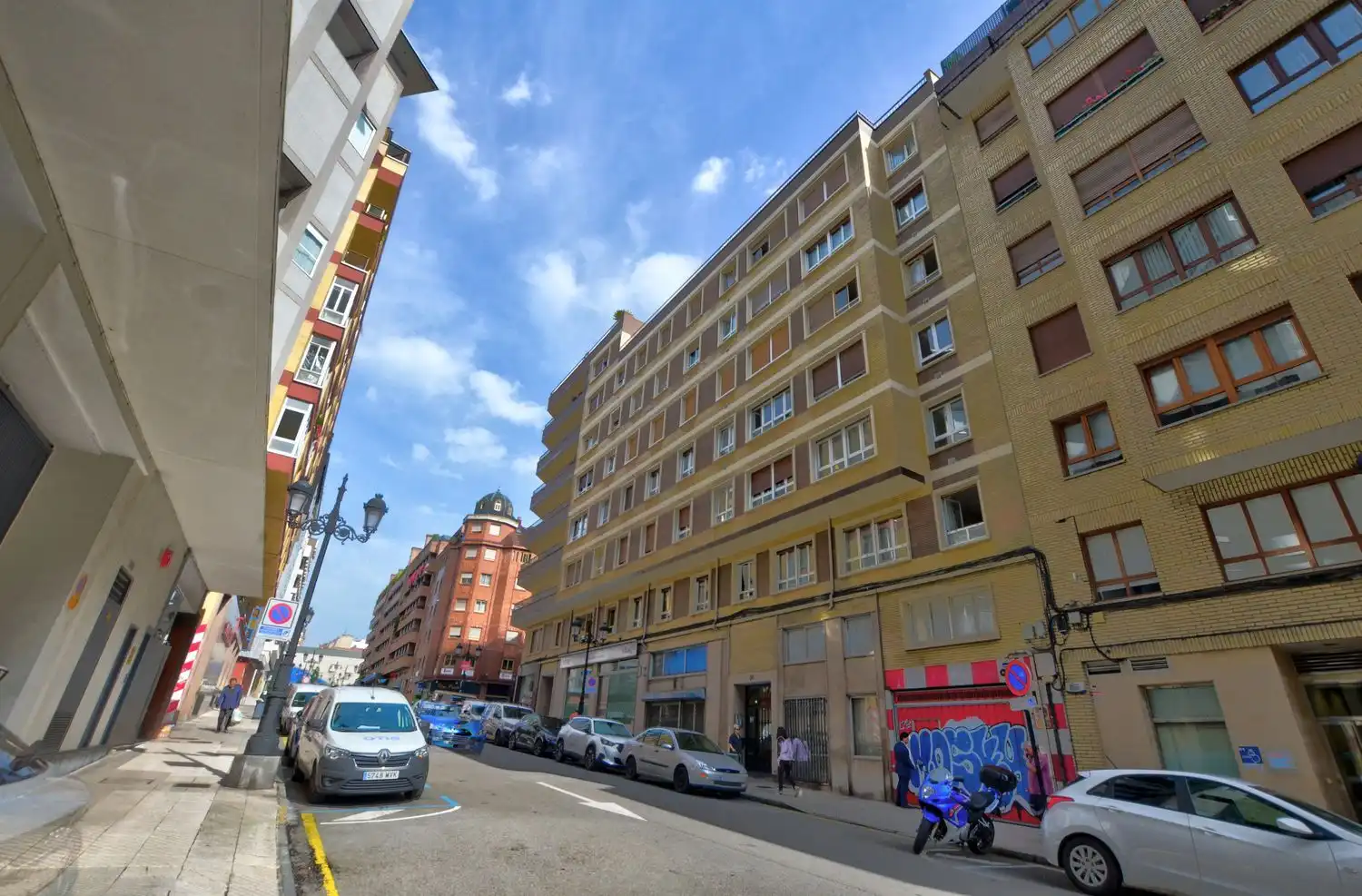 Außenansicht von Wohnung zum Verkauf in Oviedo  mit Heizung, Terrasse und Schwimmbad