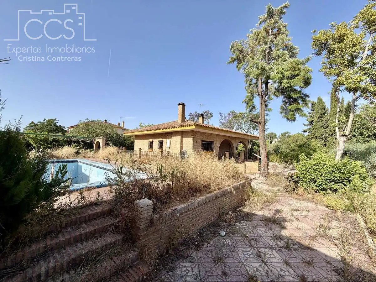 Vista exterior de Casa o xalet en venda en Mairena del Alcor amb Aire condicionat, Traster i Piscina