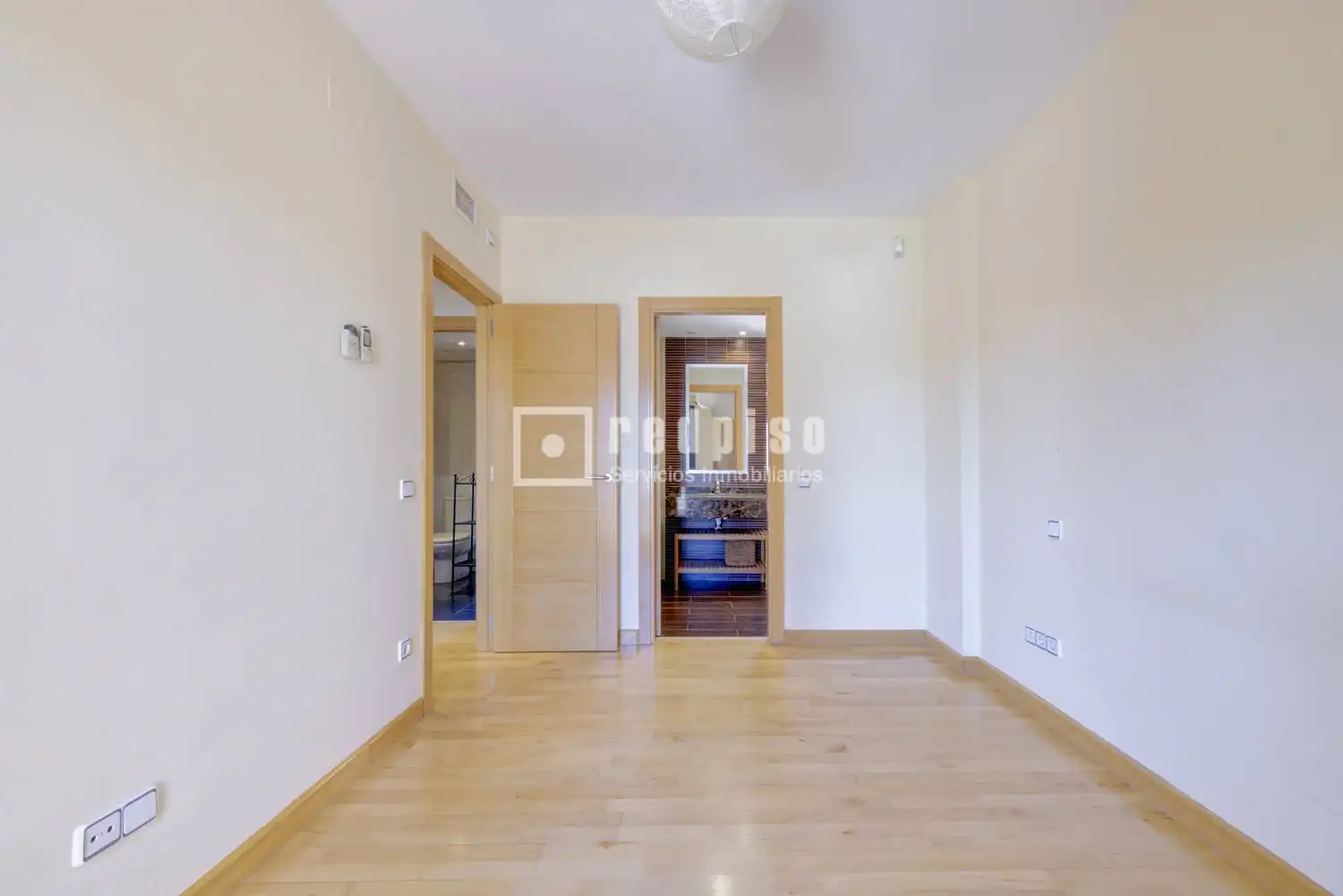 Bedroom of Duplexes for sale in Pozuelo de Alarcón  with Air Conditioner, Heating and Private garden