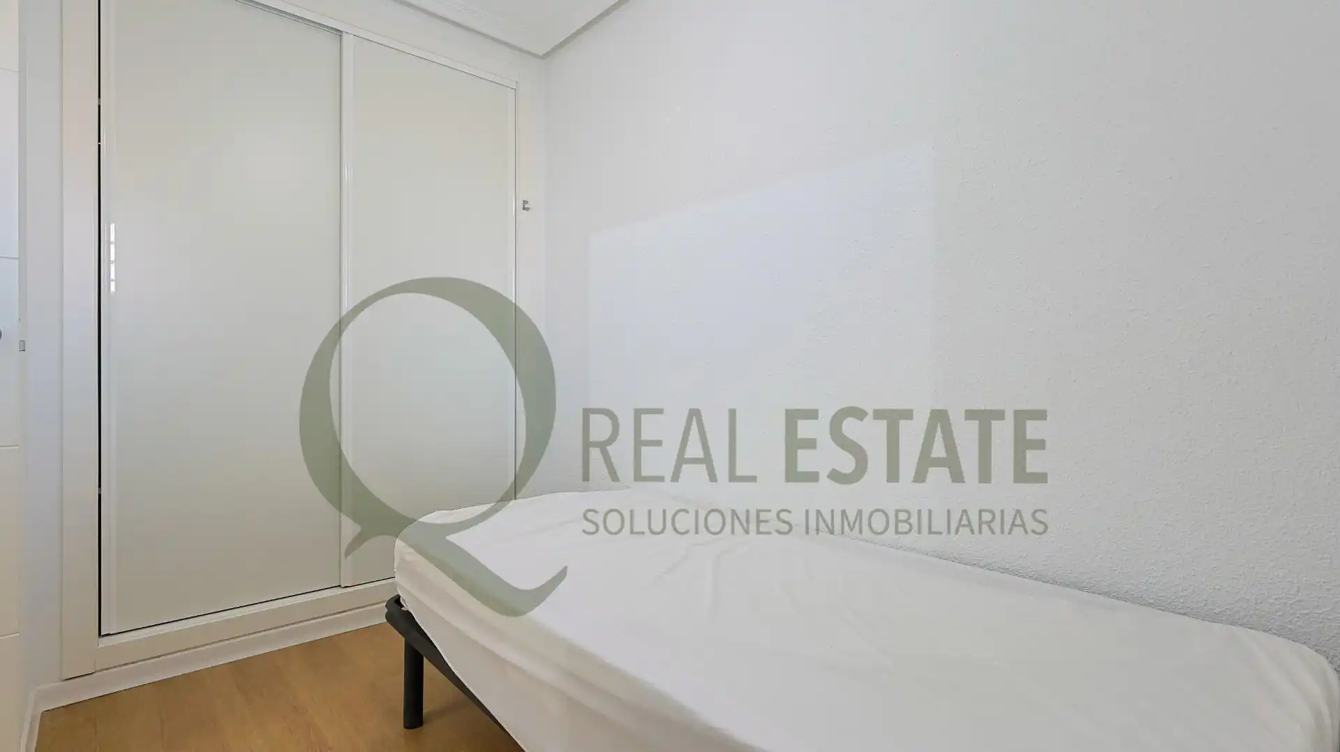 Wohnung zum Verkauf in Alicante / Alacant mit Heizung, Privatgarten und Terrasse