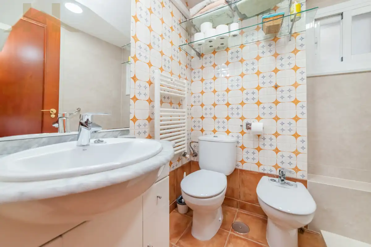 Bathroom of Flat for sale in Fuenlabrada  with Air Conditioner, Heating and Furnished
