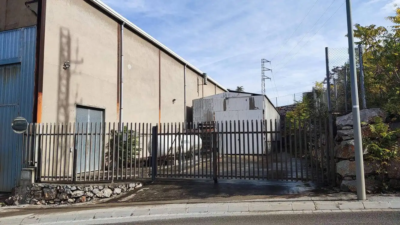 Vista exterior de Nave industrial en venta en Vallirana