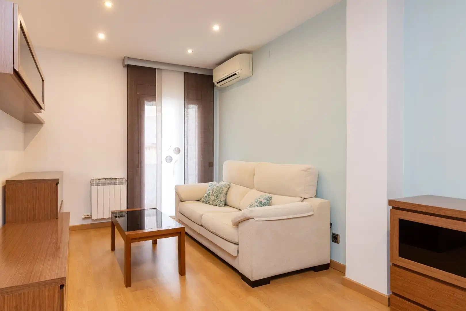 Living room of Flat for sale in Barcelona  with Air Conditioner, Heating and Parquet flooring