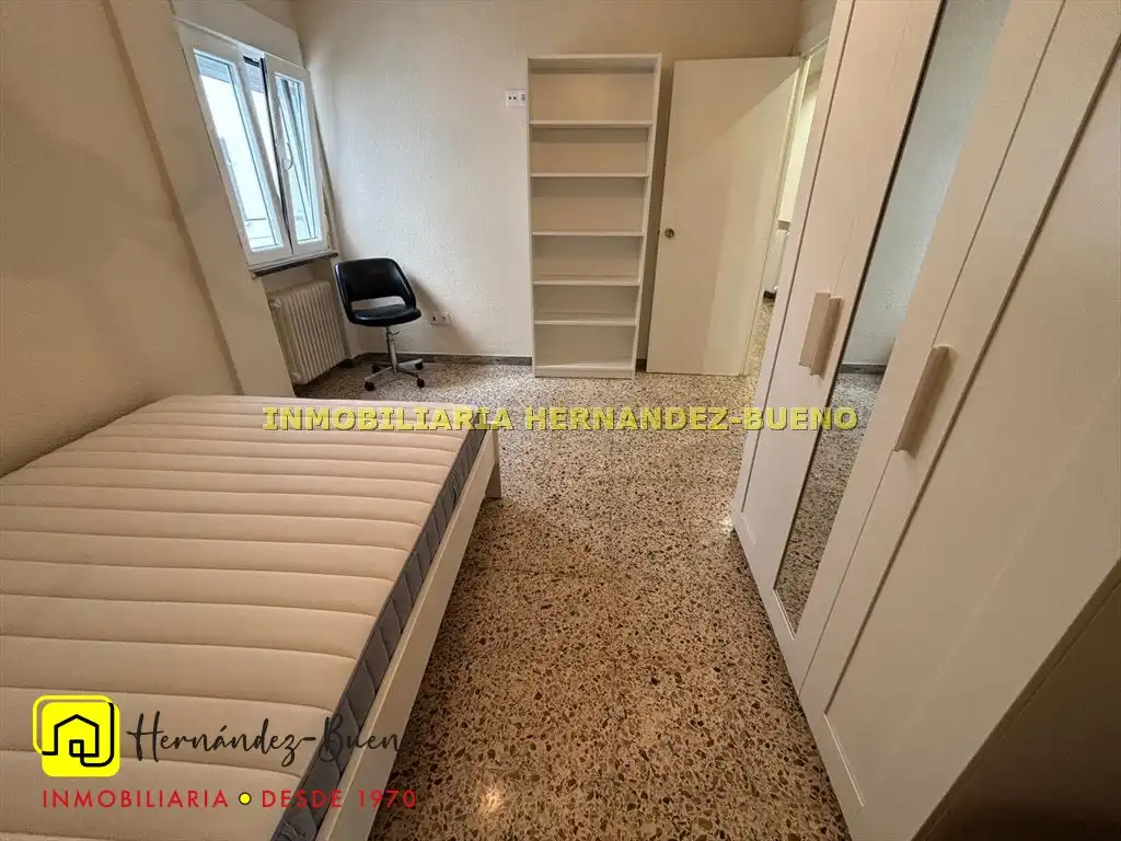 Schlafzimmer von Wohnung zur Miete in Salamanca mit Heizung, Möbliert und Balkon